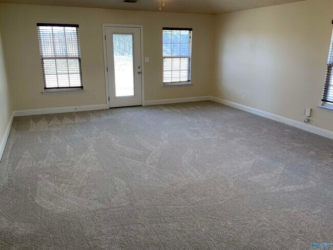 Photo - 285 Shadow Ct SW