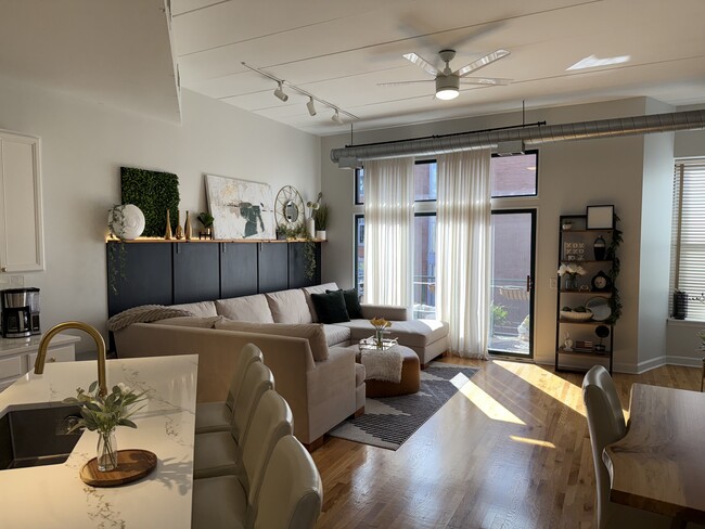 Photo - 936 W Madison St