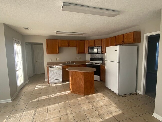 Photo - Spacious 3-Bedroom Home in Cordova-Stylish & Comfortable Living!