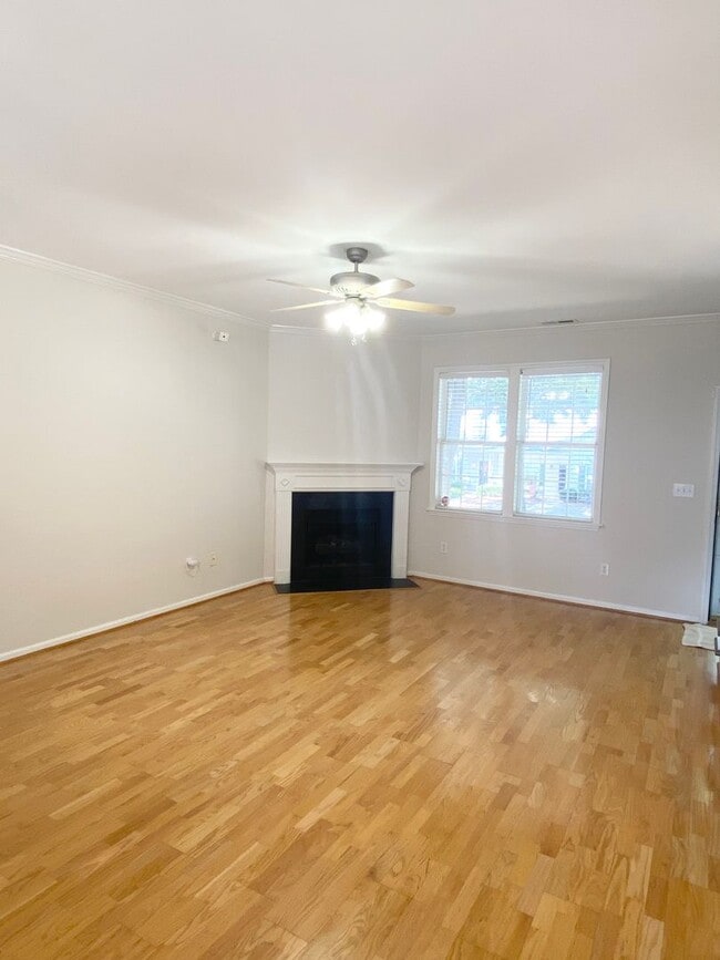 Photo - 330 Commons Dr