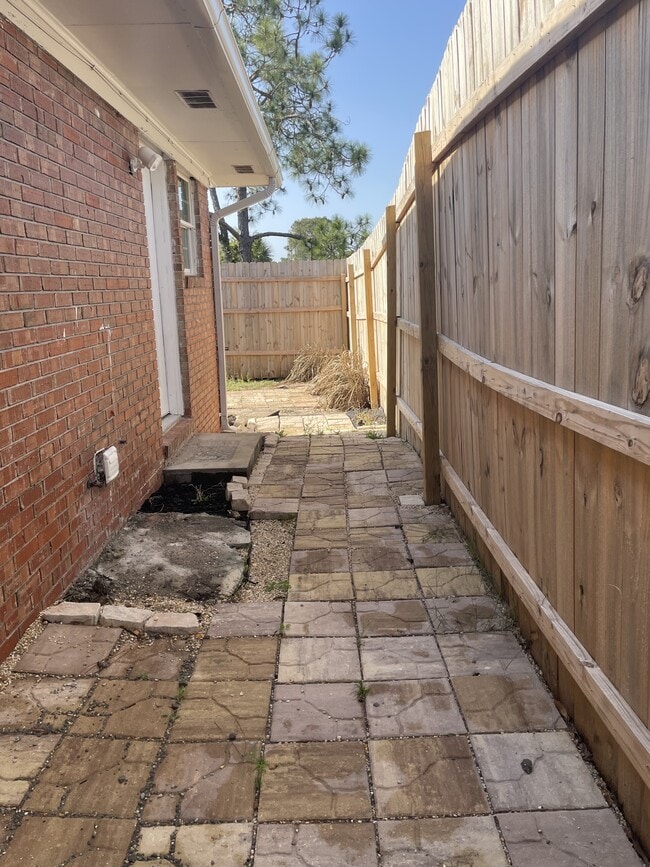 Photo - 107 Lakeside Cir