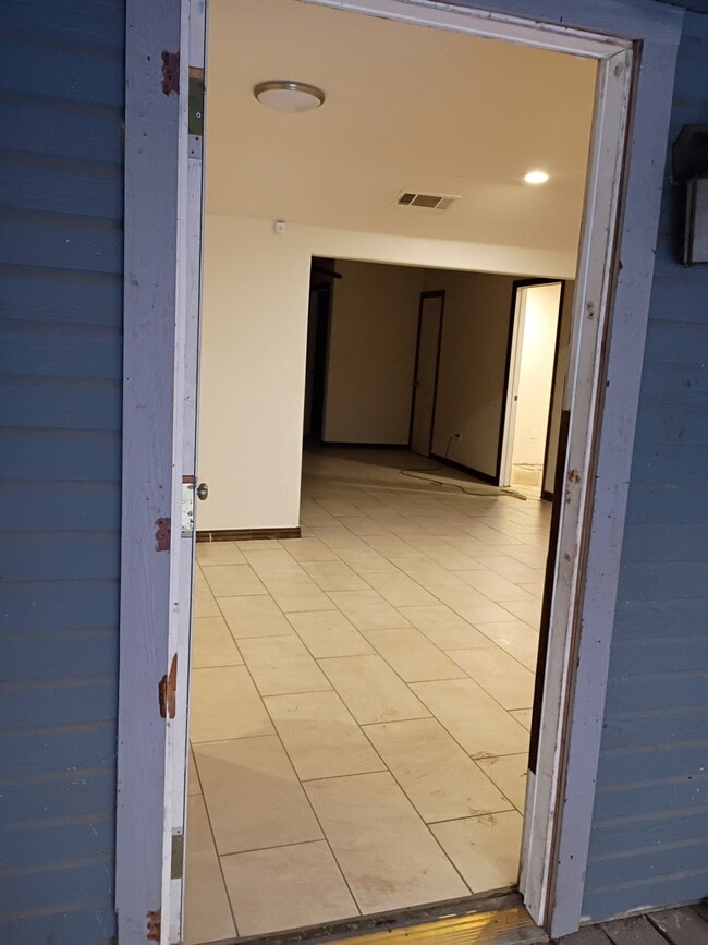 Building Photo - 609 Fay Blvd