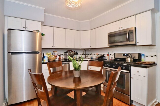 Building Photo - 63 Laidlaw Ave Unit 2L Rental