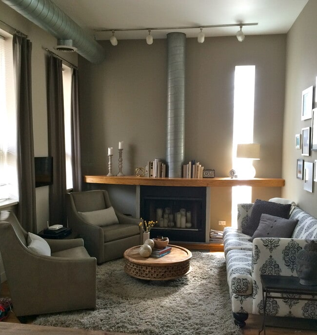 living room ( uncluttered) - 1906 N Hermitage Ave Apartments Unit 1 R