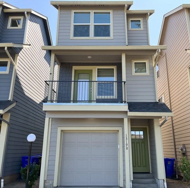 Building Photo - Elegant Three-Bedroom Home with Updated Kitchen & Vaulted Ceilings