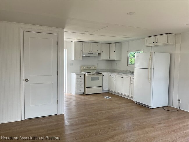 Photo - 4807 Mundell Ave