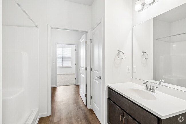 Madison 1BR, 1BA W/ Study - 942SF - Bathroom
