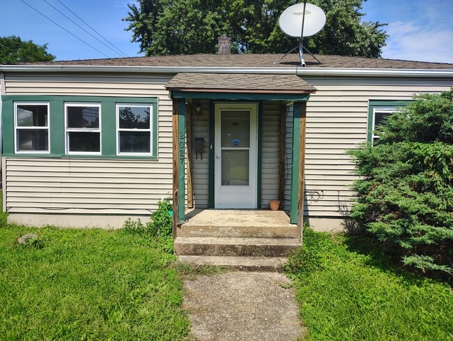 Building Photo - 2027 Sharon Ave