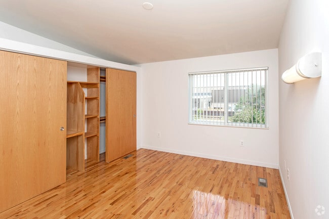 2BR, 2.5BA - 1,540 SF