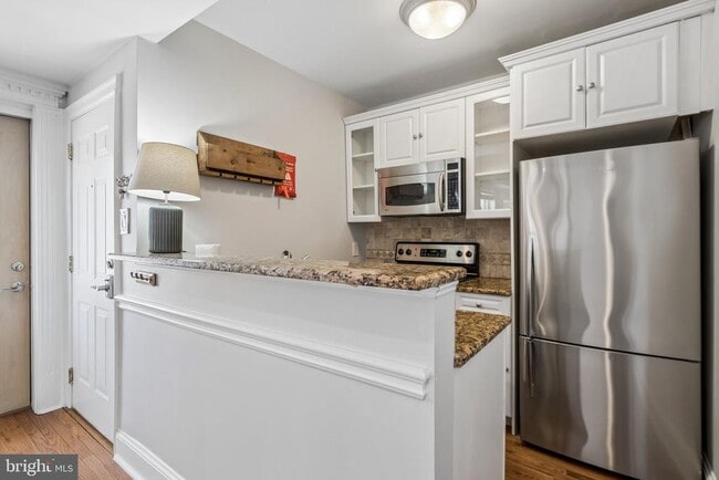 Building Photo - 1730 Pine St Unit 7