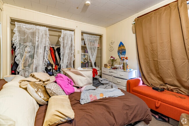 4BR, 1BA - 1,225SF - Bedroom