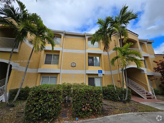 Building Photo - 2622 NW 33rd St Unit 2011 Rental