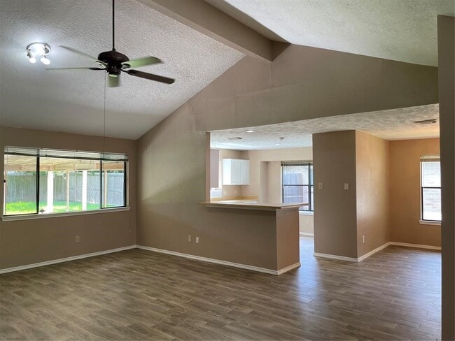 Photo - 21311 Meadowhill Dr