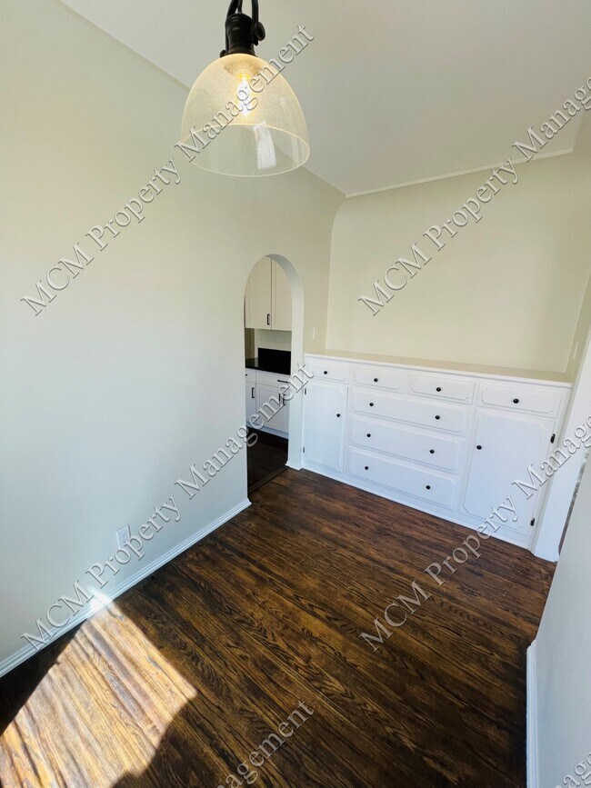 8137 Rincón de desayuno - 8137 Blackburn Ave