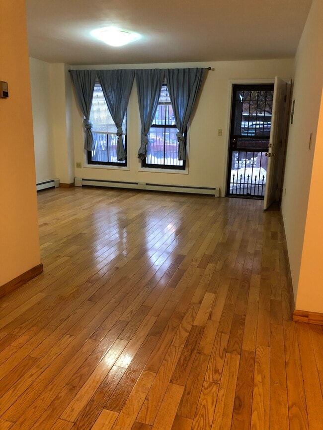 Building Photo - 399 S 5th St Rental