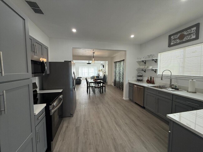 Photo - 727 Indiana St