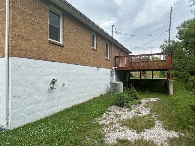 Photo - ASK about the MOVE IN SPECIAL! NO DEPOSIT! ! Beautiful 4 Bedroom Home in North KC