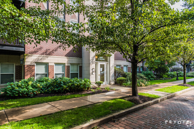 Building Photo - 1225 N Orleans St Unit 502 Rental