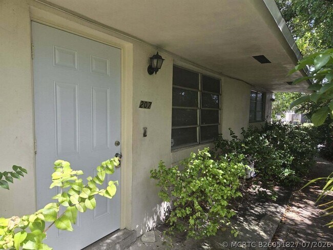 Photo - 207 SE 7th St