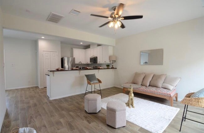 Photo - 2201 Naomi St