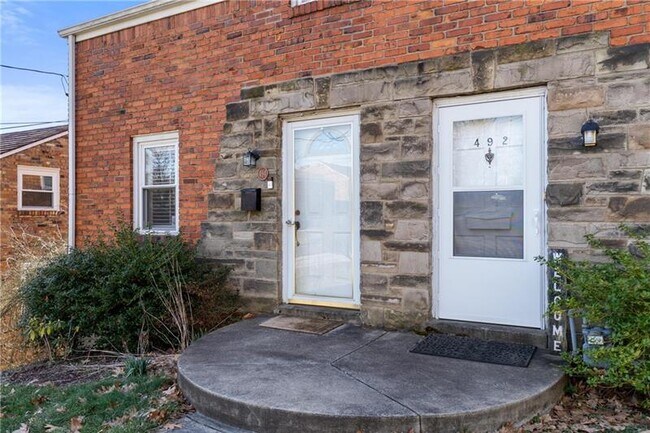 Photo - 494 Serpentine Dr