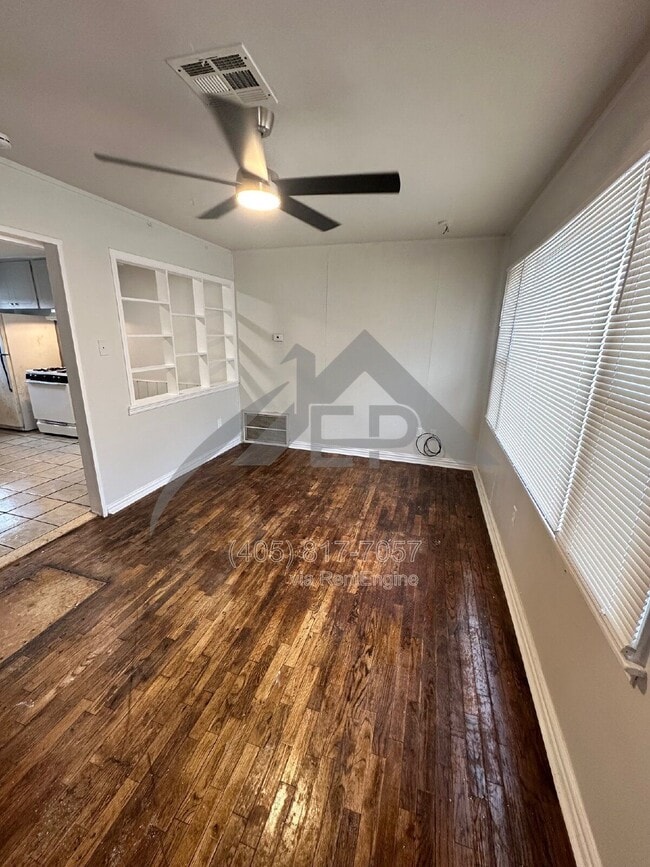 Photo - 216 W 4th St