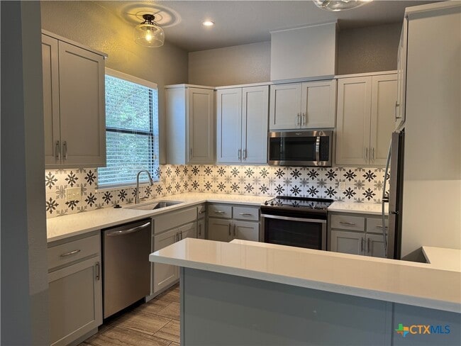 Photo - 290 Hugo Rd