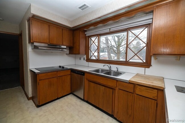 Photo - 851 Helston Rd