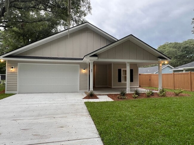 3 Bed 2 Bath Home with Porches and Huge Ba... - 3 Bed 2 Bath Home with Porches and Huge Ba...