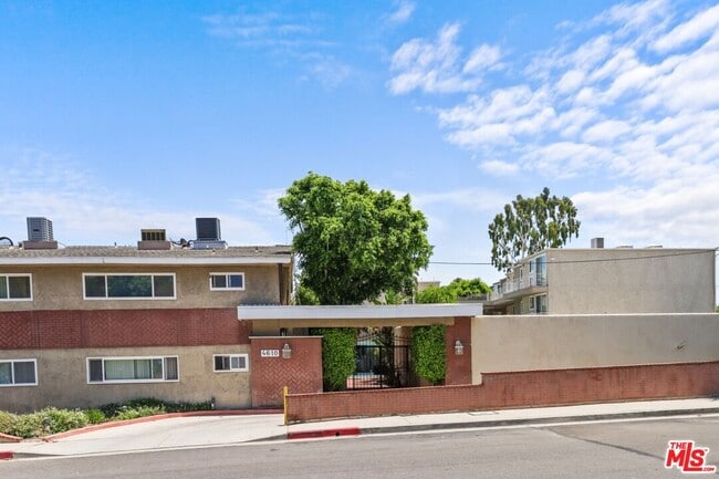 Building Photo - 4610 Densmore Ave Unit 12 Rental