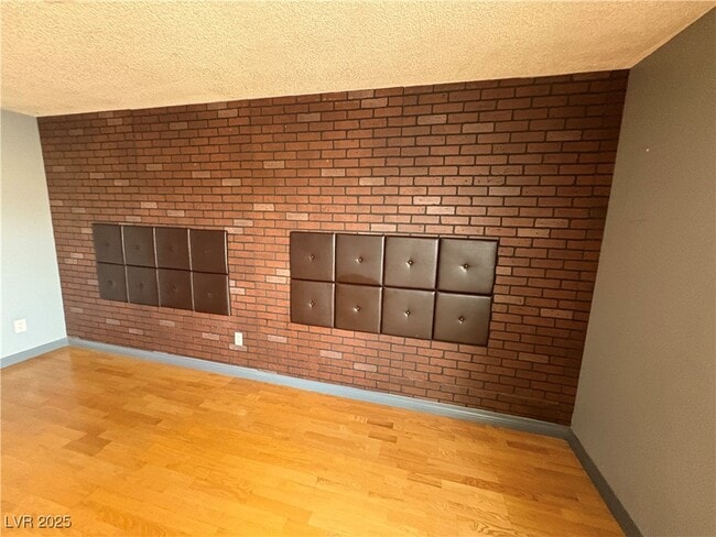Building Photo - 5457 Escondido St Rental