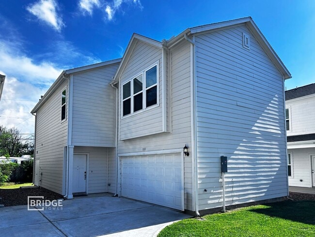 Building Photo - BRUNSWICK