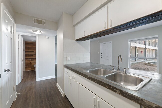 Photo - 5005 Manor Rd Unit 132