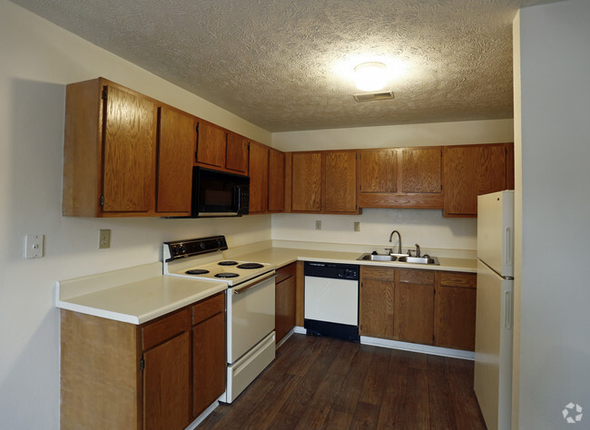 Whispering Oaks - Whispering Oaks Apartments