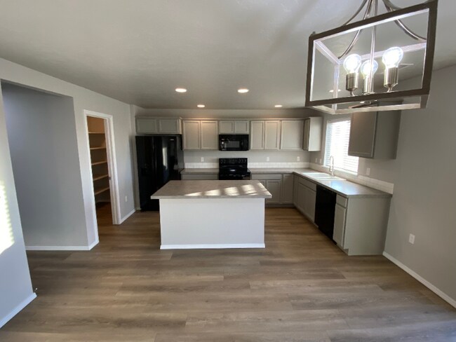 Photo - 1725 SW Miner St