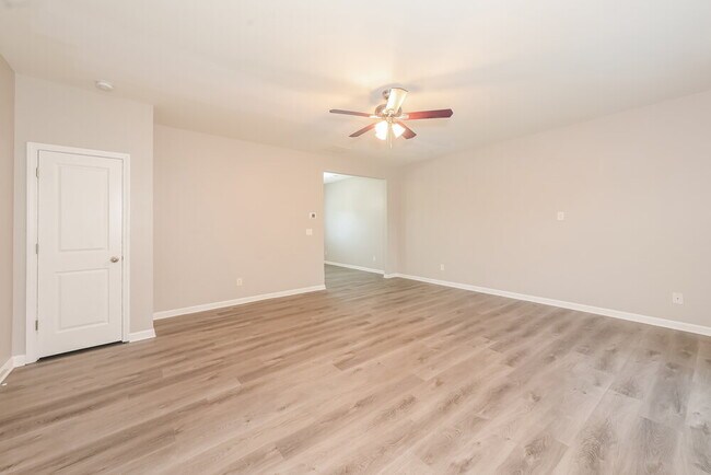 Photo - 643 Nonsuch Way