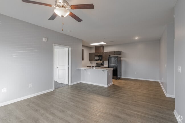 2BR, 2BA - 995SF - Living Room & Kitchen