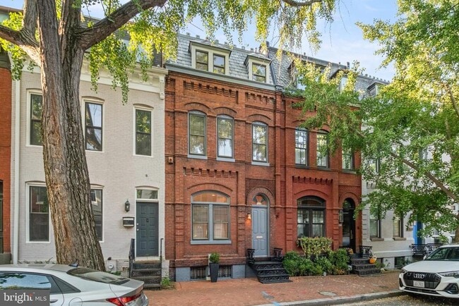 Building Photo - 1522 Swann St NW