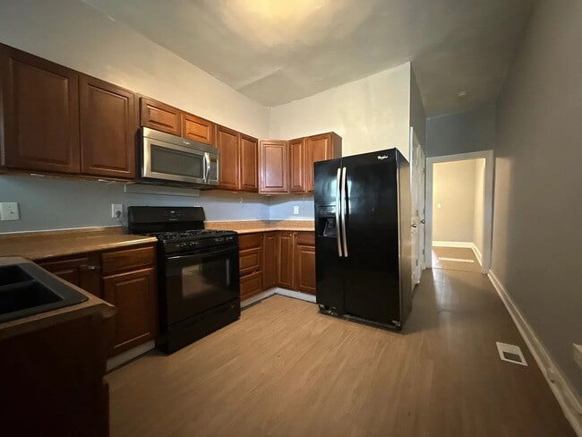 Photo - 1625 Appleton St