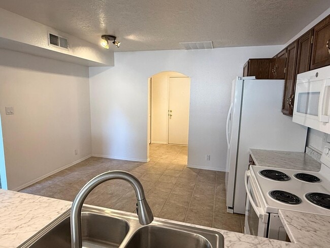 Photo - 5204 Edwards Dr NE