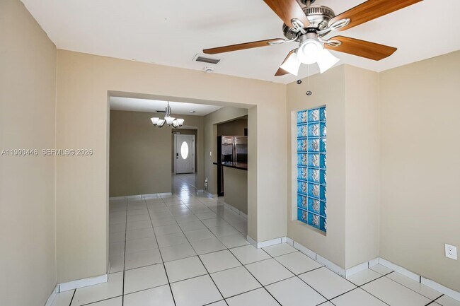 Photo - 10310 SW 4th St