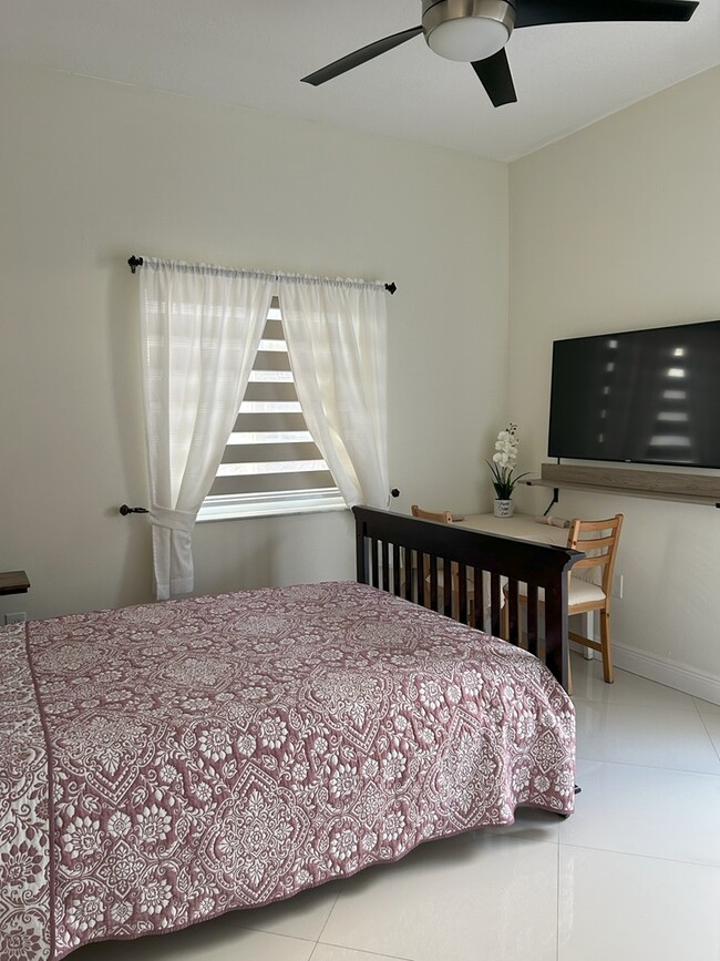 Building Photo - 16234 SW 54th Ter Unit $1,200 New Efficiency Rental
