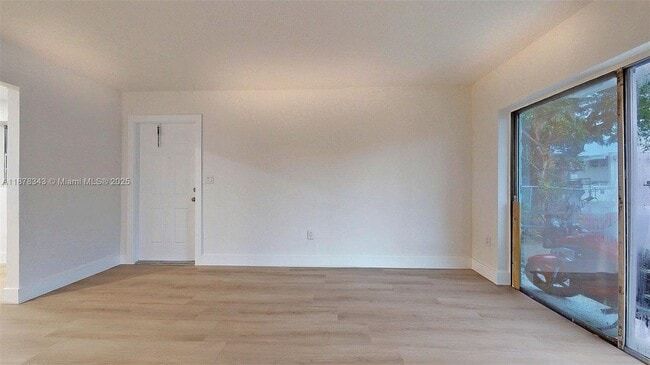 Photo - 567 SW 3rd St Unidad 1