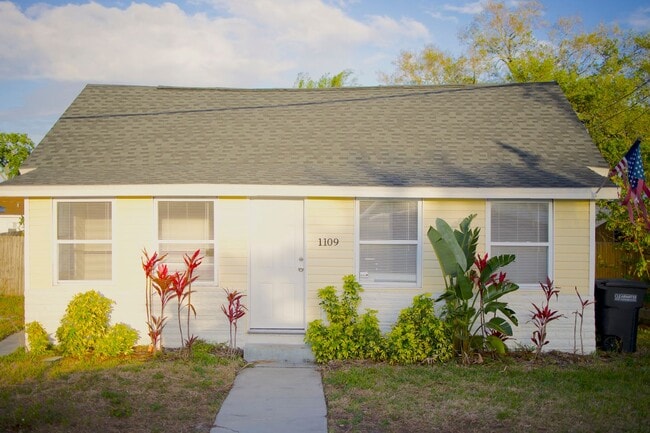 Building Photo - Spacious Clearwater Home with Modern Comforts with Private Backyard! 2bed | 1Bed