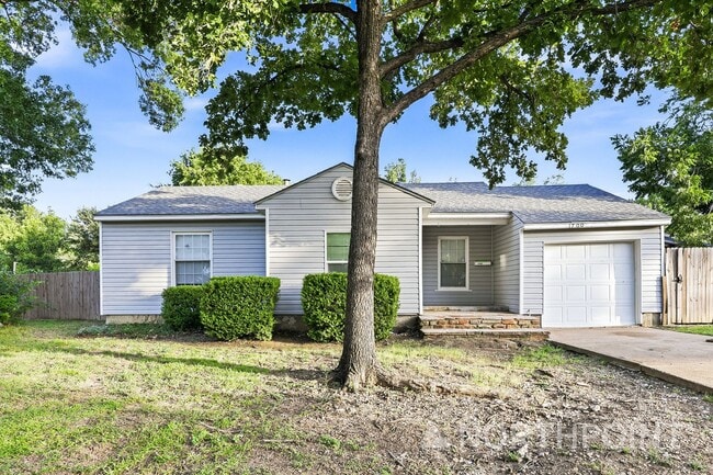 Building Photo - 3 BR/1BA | Updated Single Family Home | 1-Car Garage Parking | Great backyard