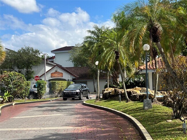 Building Photo - 8205 SW 152nd Ave Unit F-410