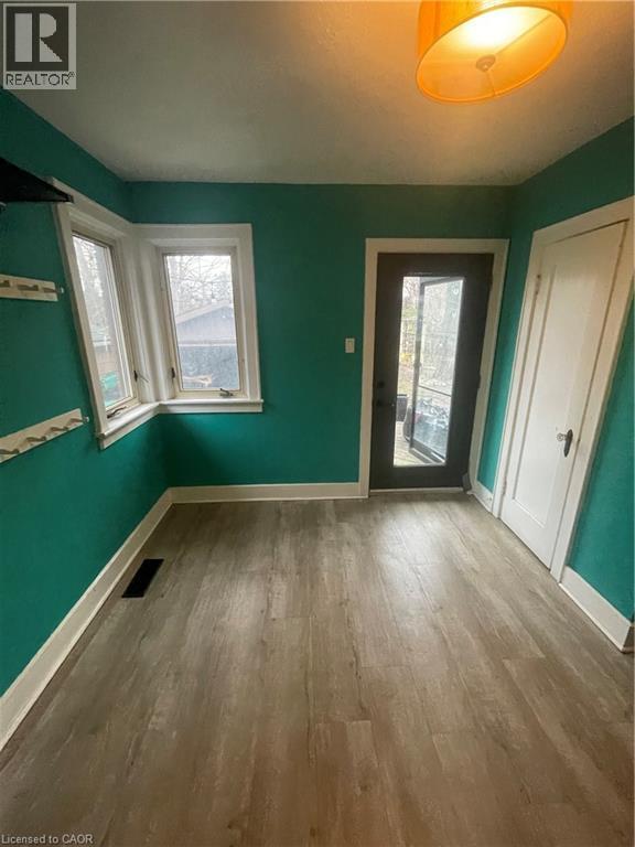 Photo - 134 Bridgeport Rd E