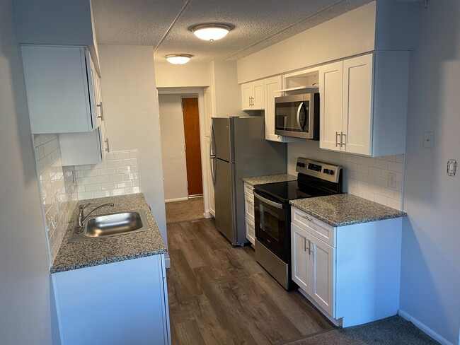 Kitchen - 600 Campbell Cir Unit #5
