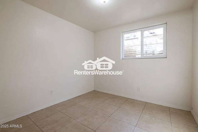 Photo - 325 S Pioneer