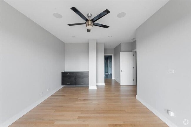 Building Photo - 4 bedroom in Chicago IL Chicago Unit 404 Rental
